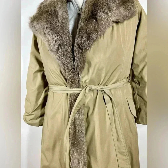 Vintage 1950s | Hand-sewn Genuine Fur Trench Coat | Women’s Small to Medium - Picture 4 of 14